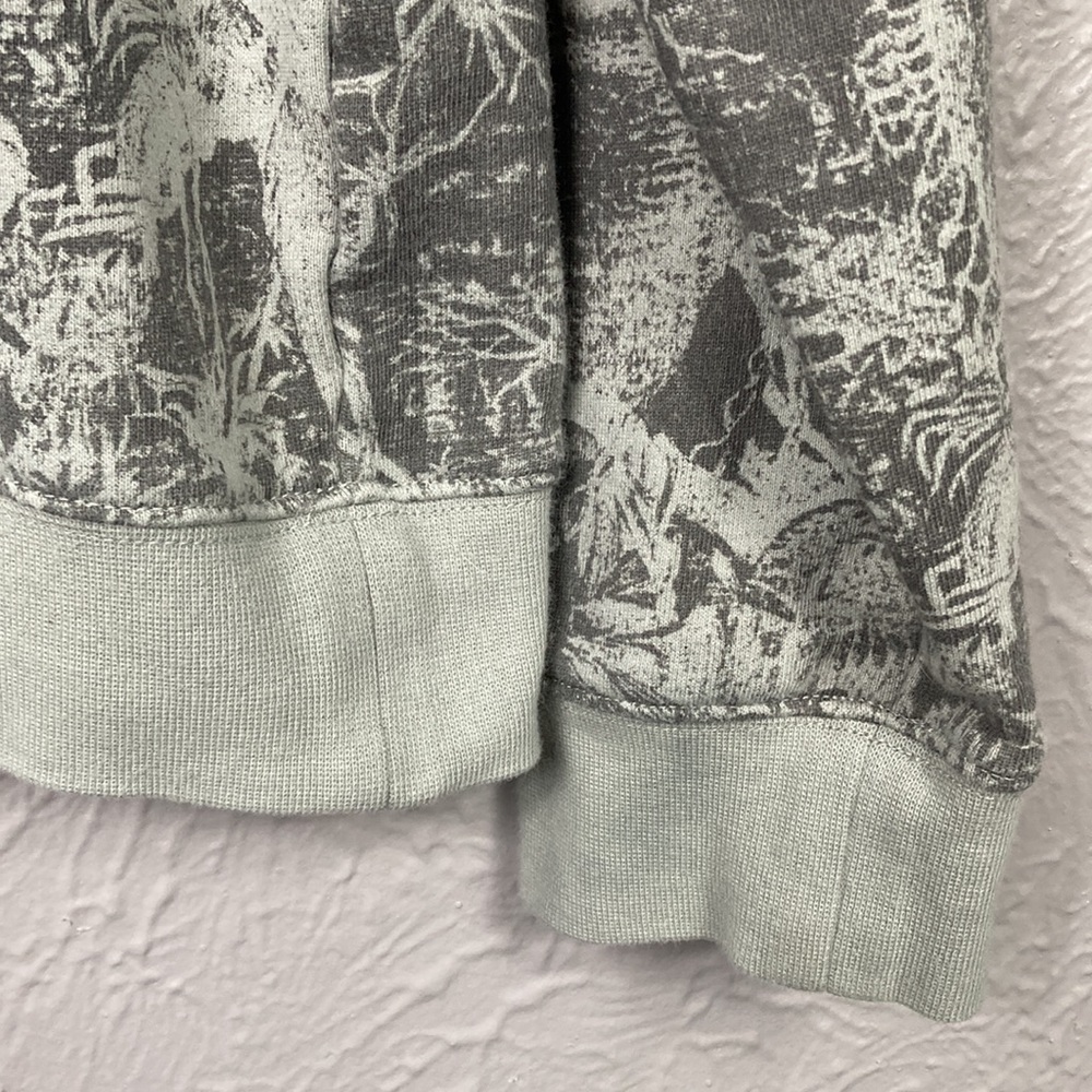 Volcom Classic Fit Sage Green Parrot Bird Print Long Sleeve Pullover Siz… - Picture 3 of 7